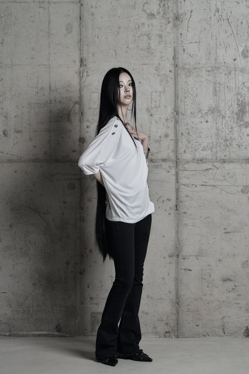 [label] metal button loose drape top WHITE
