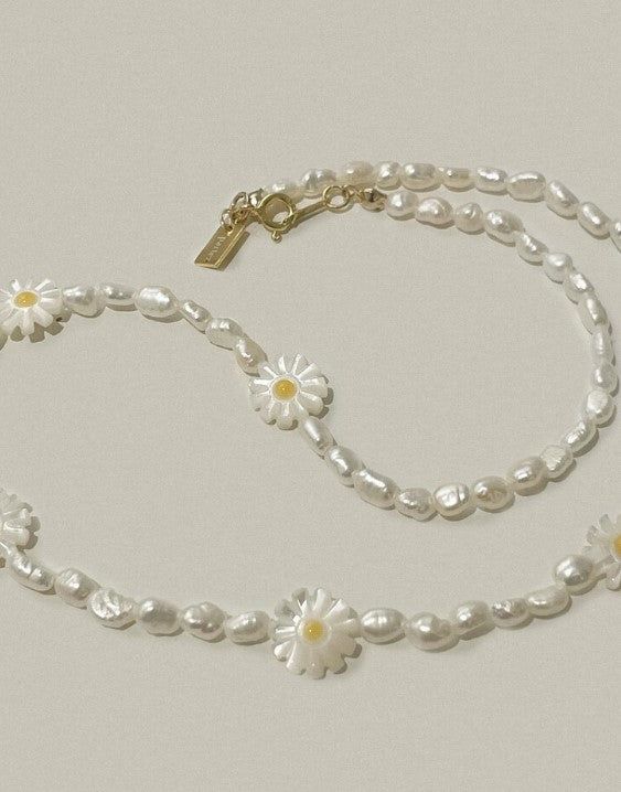 Daisy Pearl necklace
