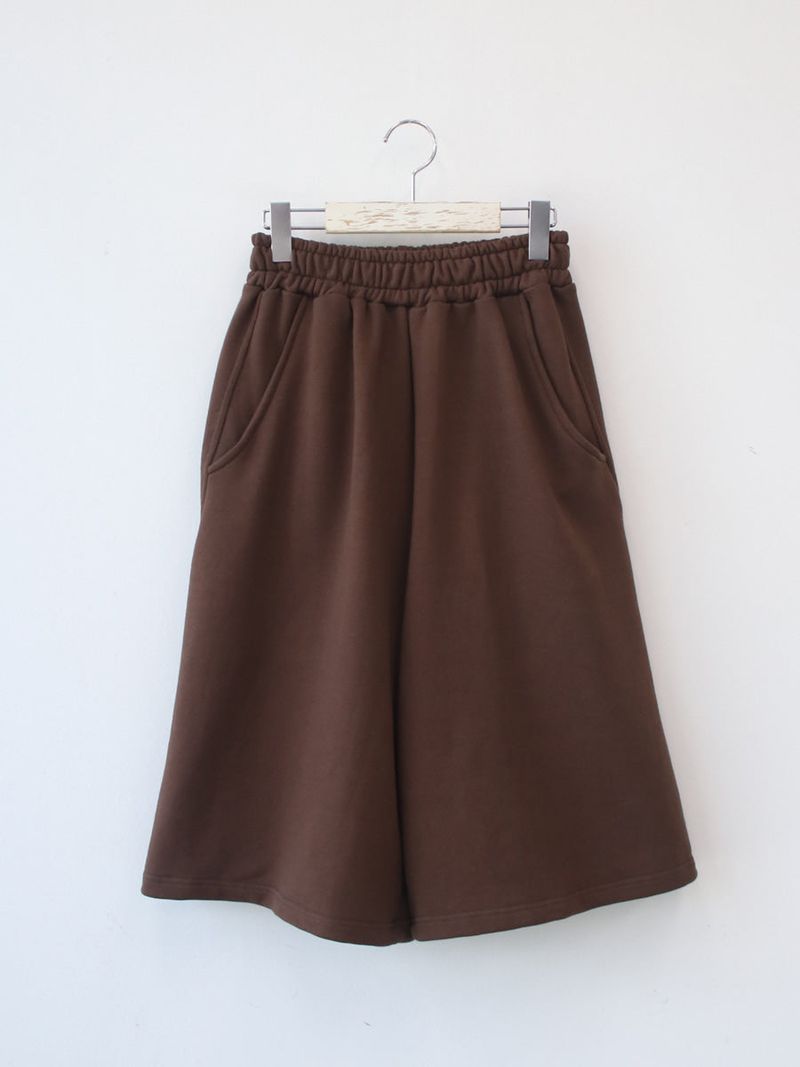 curved bermuda pants