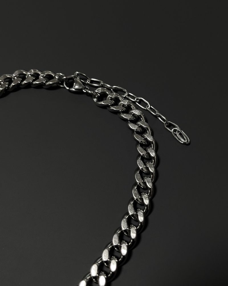 bold chain choker necklace