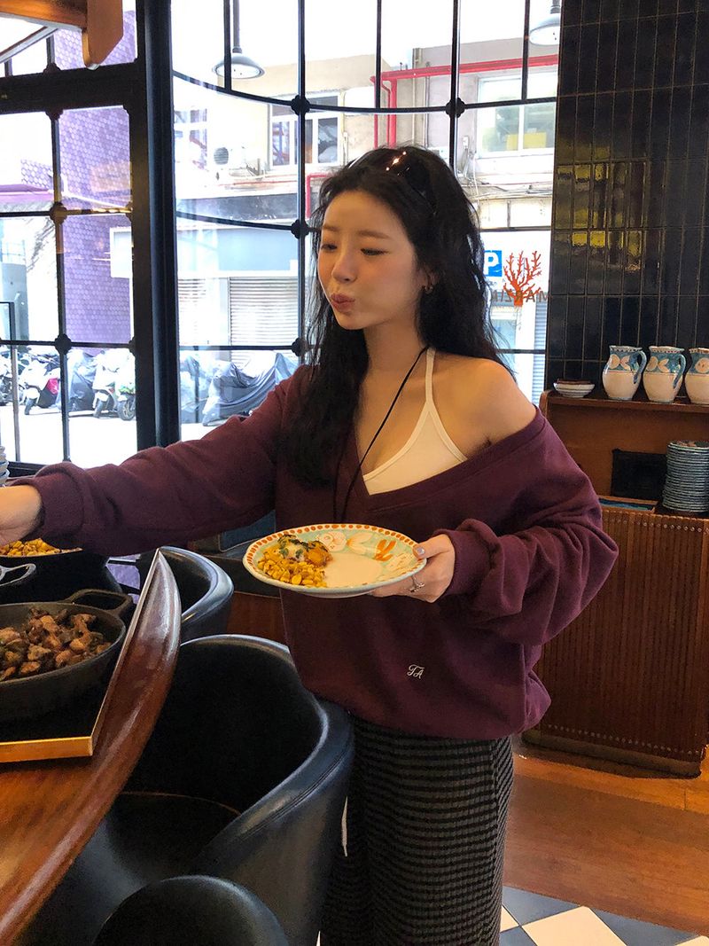 [MADE] TA DEEP V-NECK SWEATSHIRT