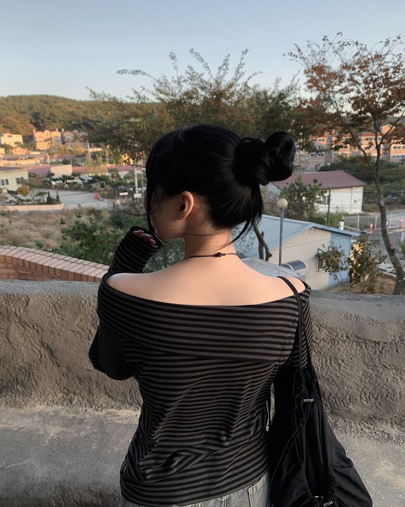 off-shoulder stripe button T