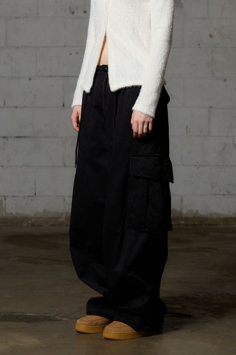 ARO WIDE CAGO PANTS / BLACK