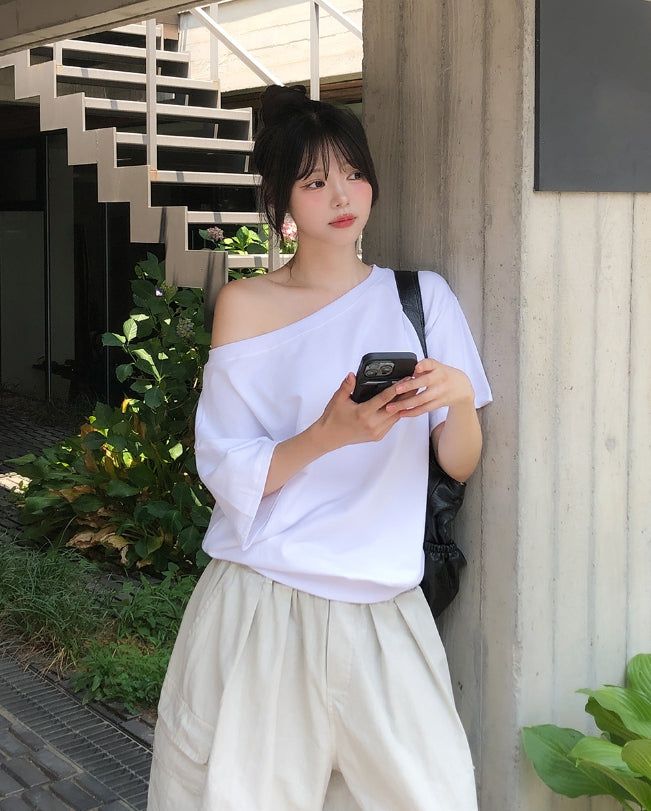 Witty Off-shoulder Short-sleeve Sweatshirt