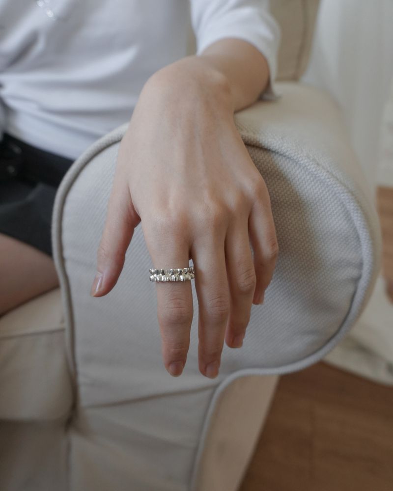 [925SILVER] SATIN FRILL WAVE POINT RING