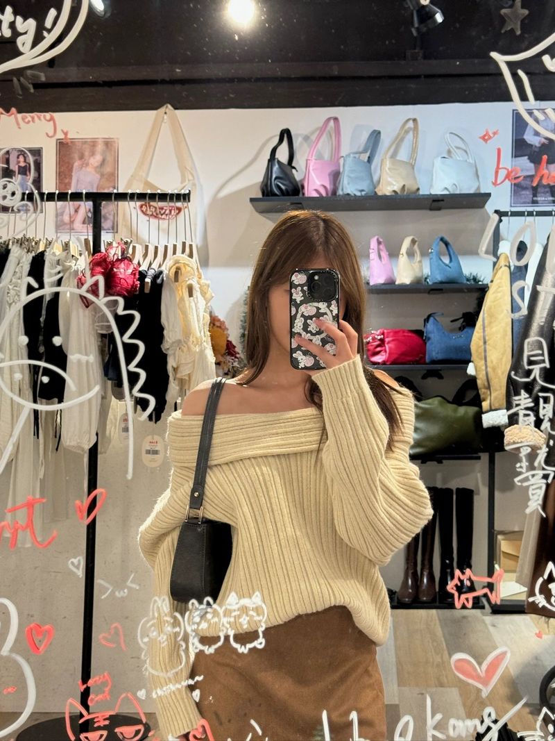 We Fell In Love In Reality（ウィ フェル イン ラブ イン リアリティ）の「Oversized Off-shoulder Chunky Sweater - Beige（Tops）」