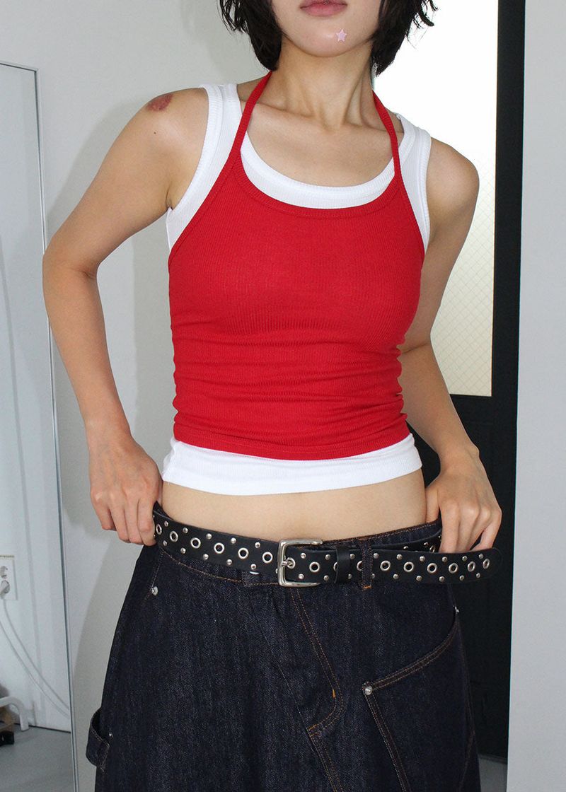 CROPPED HALTER SLEEVELESS