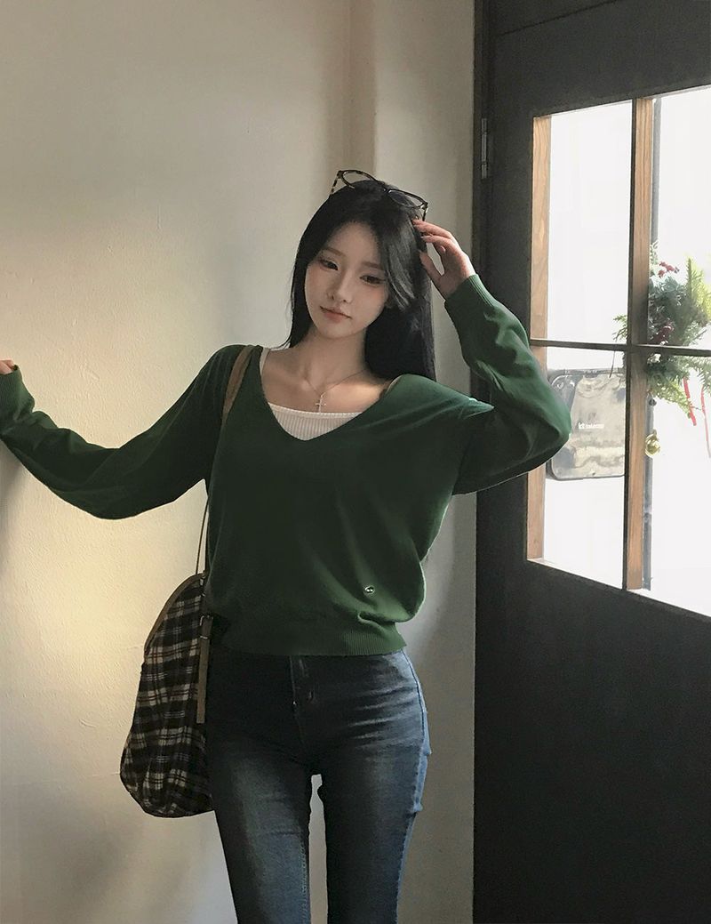 [MADE] comma, deep V-neck knit