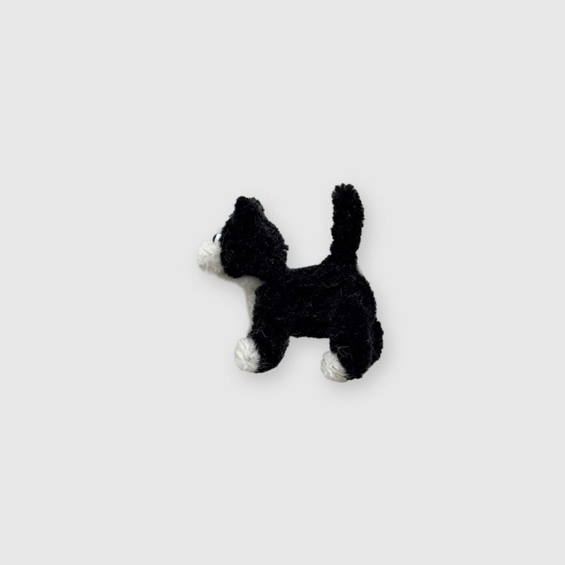 [made]t. tuxedo cat keyring s size