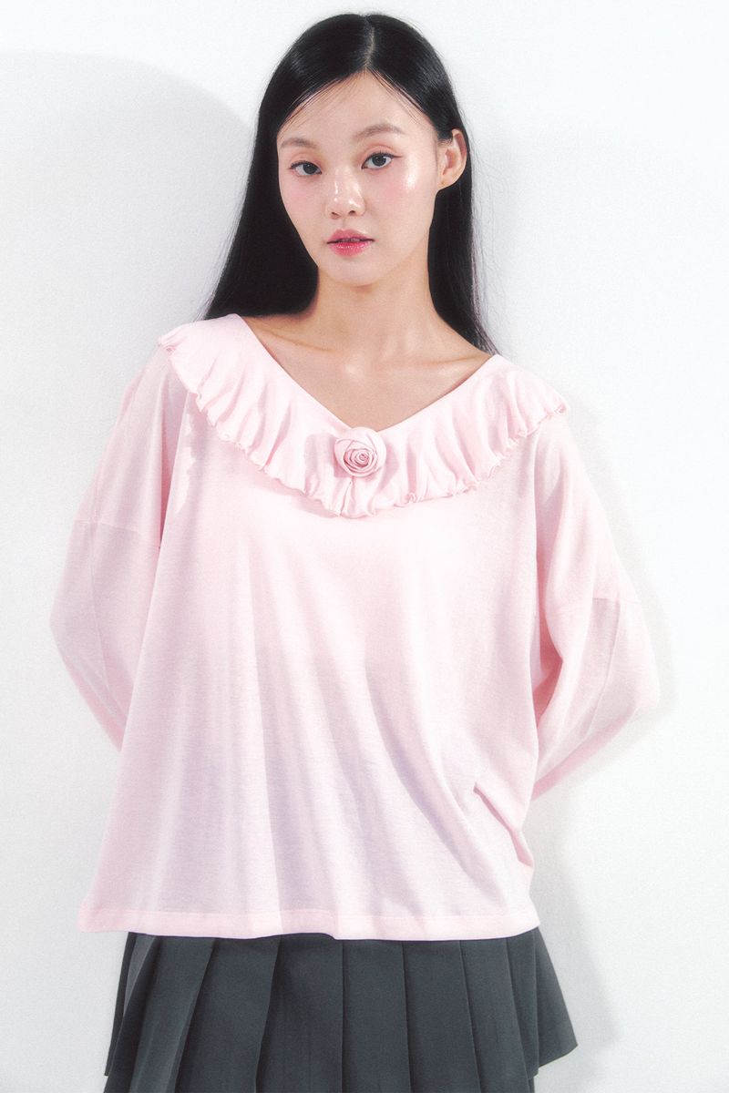 MOILLY（モイリー）の「Rose Brooch Frill Long Sleeve Pink（Tops）」