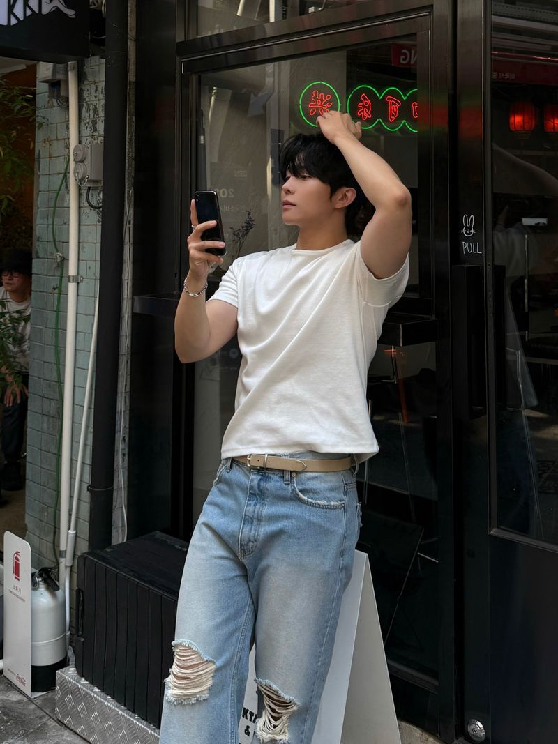 Curred destroyed flare denim pants