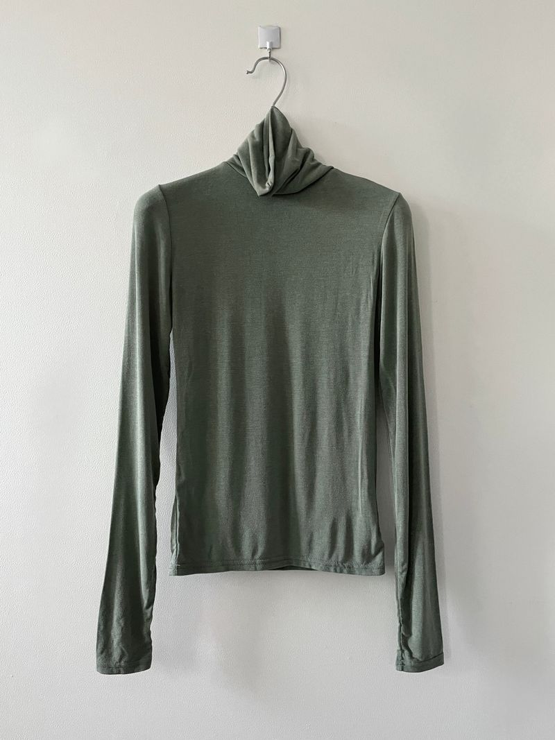 Earth half turtleneck T-shirts