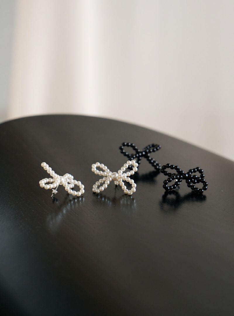 pearl navi earring - black