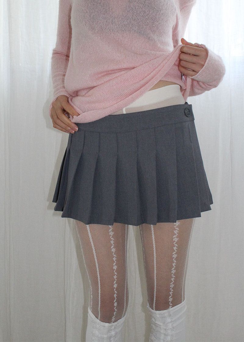 eon（イオエン）の「LOW PLEATS SHORTS（Pants）」