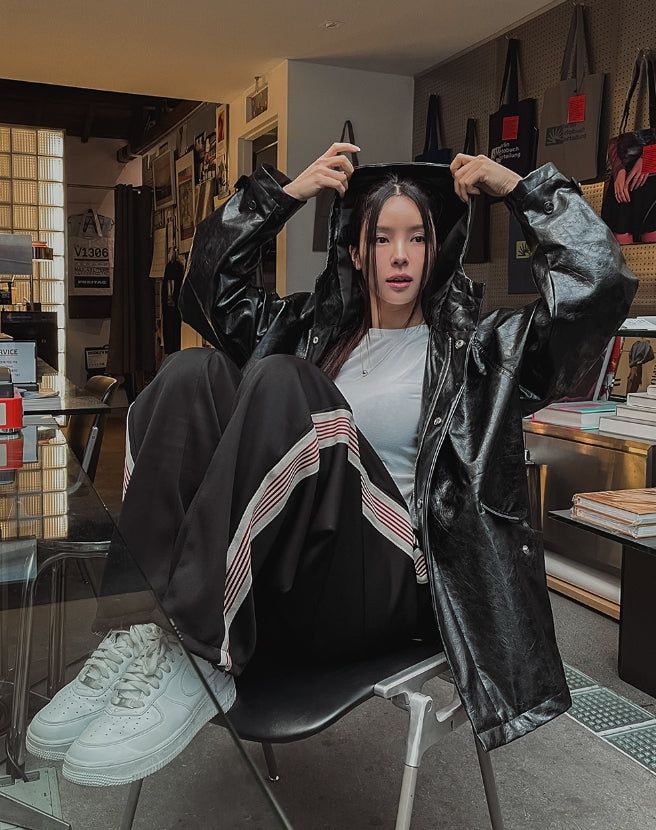 Seri glossy crack leather hoodie field jacket