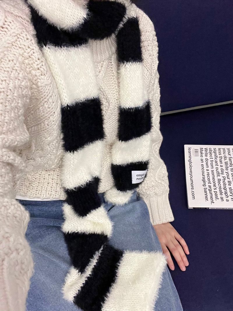 sleeve fluffy stripe muffler (black)