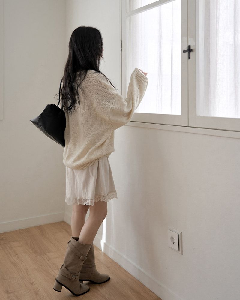 Revender unbalanced lace skirt