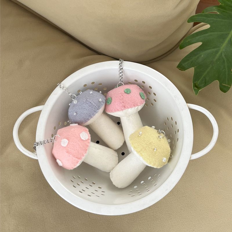 [soft keyring] shining mushroom (grey)