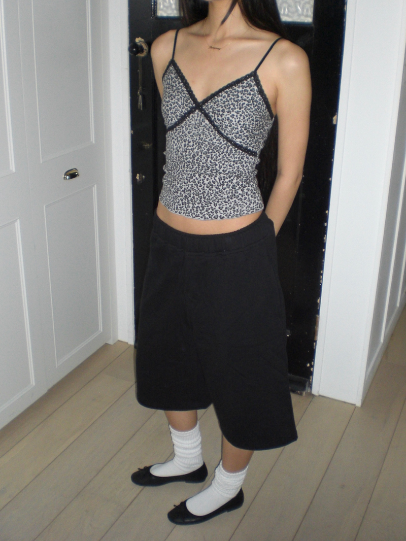 Bermuda sweat pants [Black]
