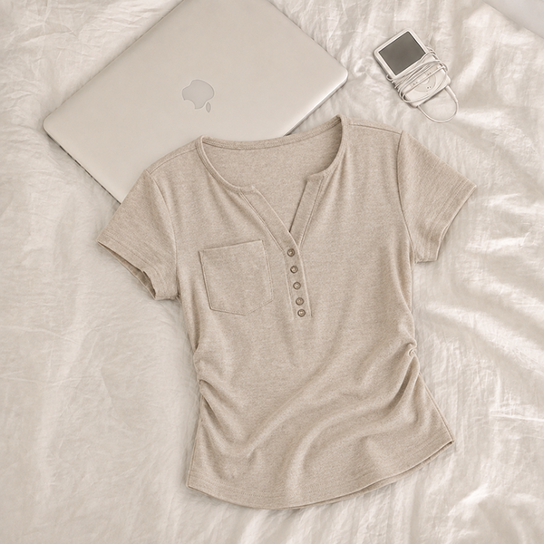 hijjoo（ハイチュー）の「Side Shirring T-shirt Manto Henley Neck Short Sleeve (5 colors)（Tops）」