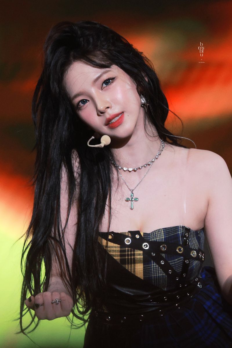  [Aespa Karina, IVE Gaeul Piercing] Sparkle Sparkle Huggies Piercing