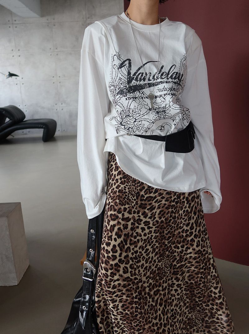 a lace bustier printed T-shirt