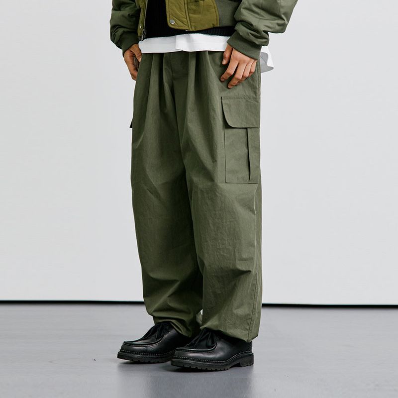 KND（ケイエンド）の「NYLON 2WAY WIDE CURVE FIT CARGO PANTS KHAKI（Pants）」