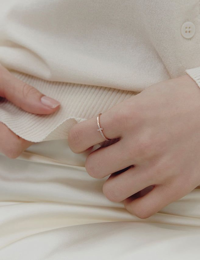 26SS★ Truly Essence 14K Cross Pave Ring