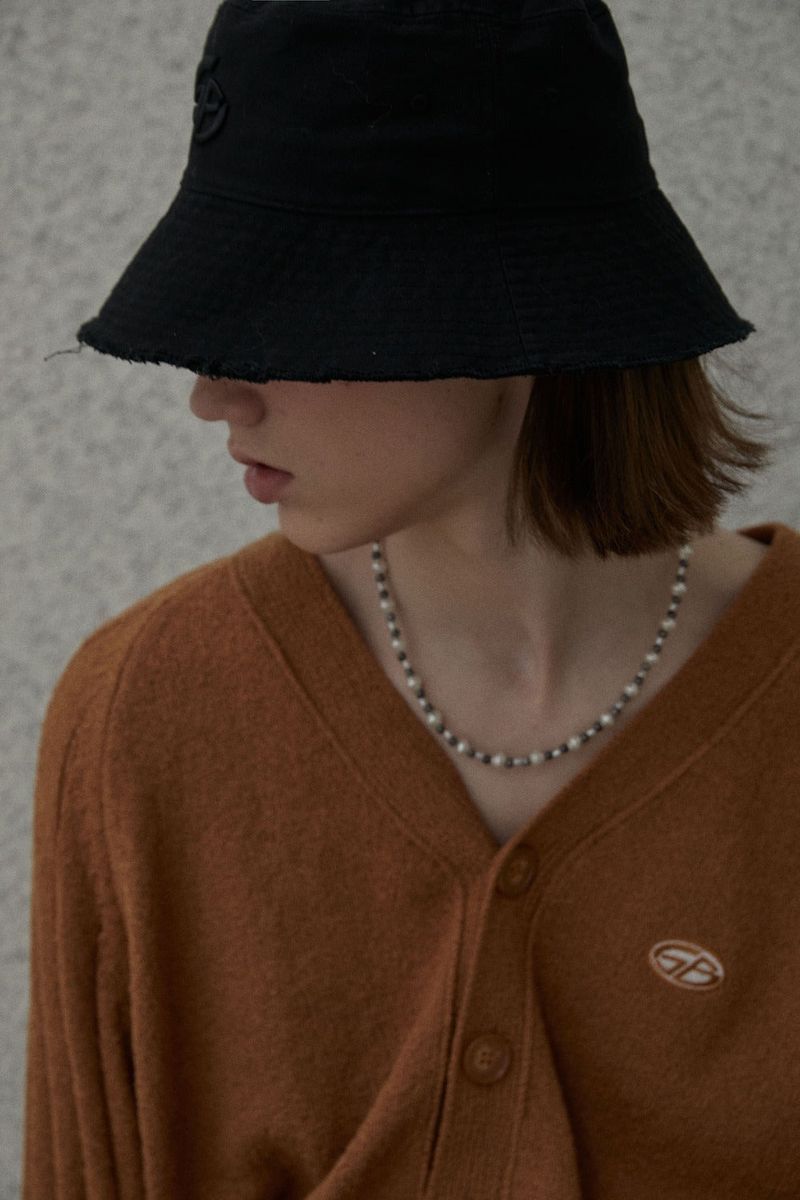 Crack point over bucket hat