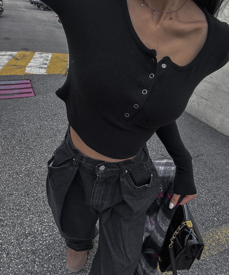 long-sleeved shirt with a U-neck