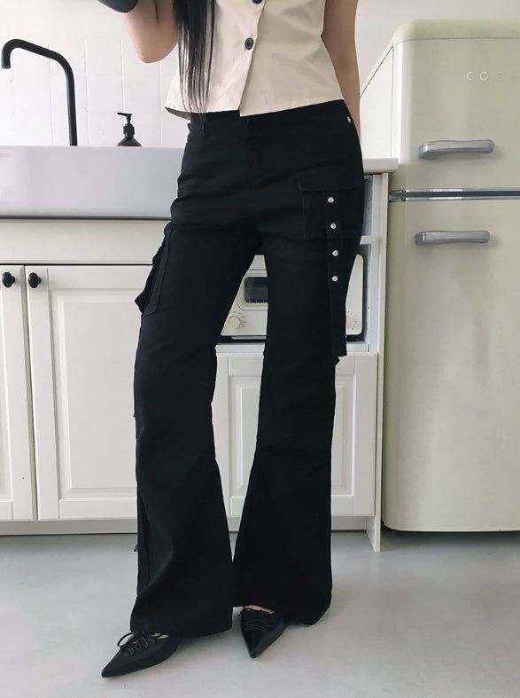 anyonemore（エニーワンモアー）の「Chuser Cargo Strap Pintuck Bootcut Pants（Pants）」