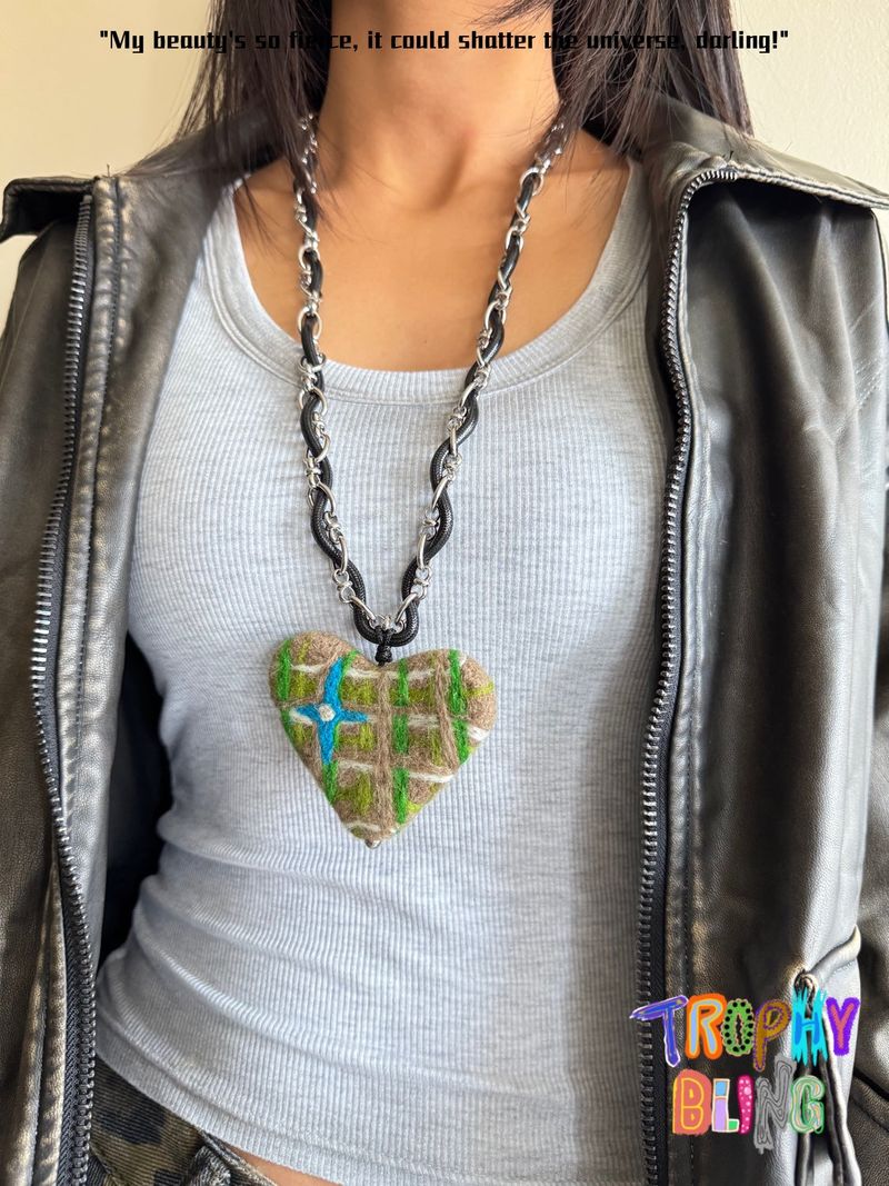 TROPHY BLING（トロフィー・ブリング）の「フェルトハートロングチェーンネックレス（アクセサリー）」