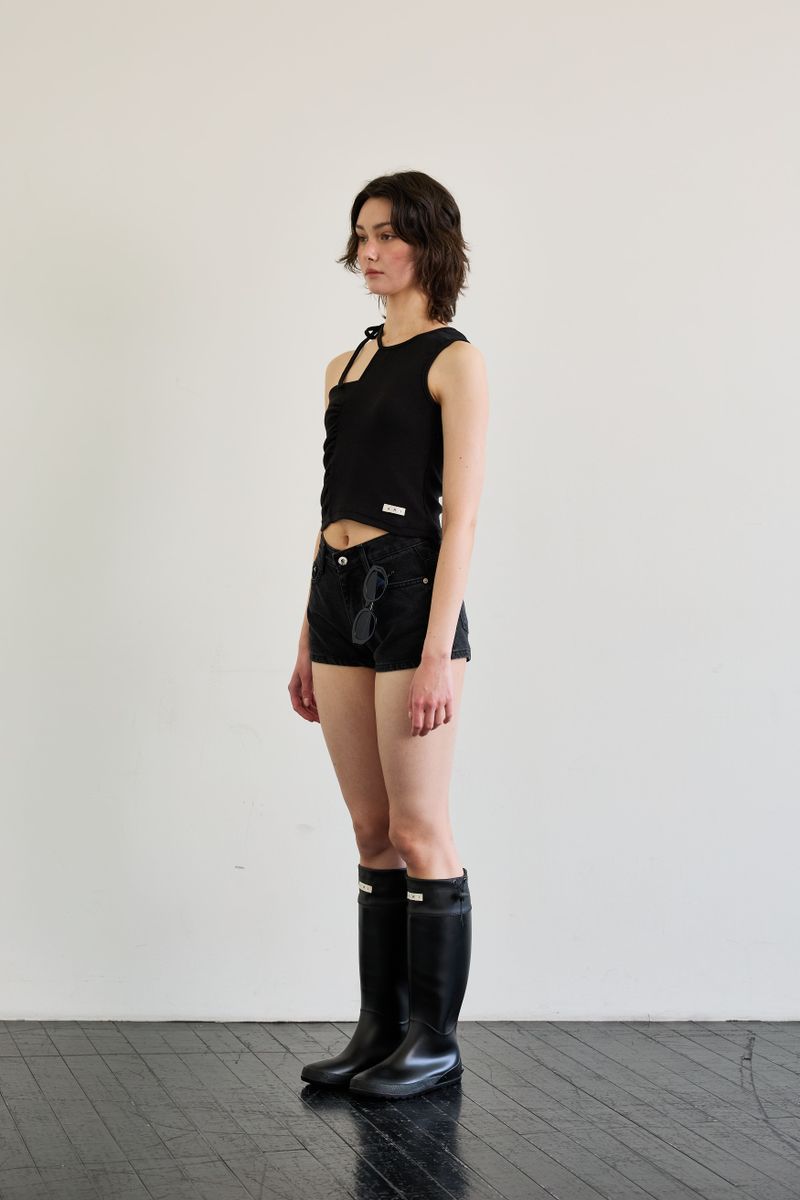 BEBE UNBALANCE SLEEVELESS TOP / BLACK