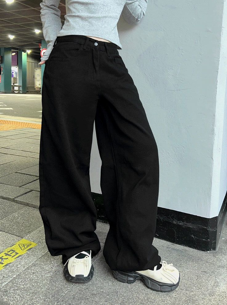 Two-button strap wide pants