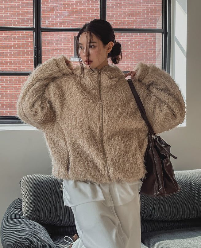 ULAN（ユレン）の「Lolo High Neck Fur Hooded Jumper（Jackets/Outerwear）」