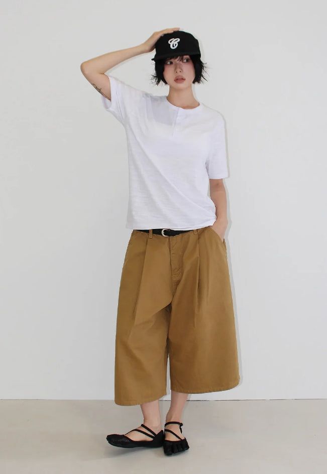 3-BUTTON HENLEY NECK TEE