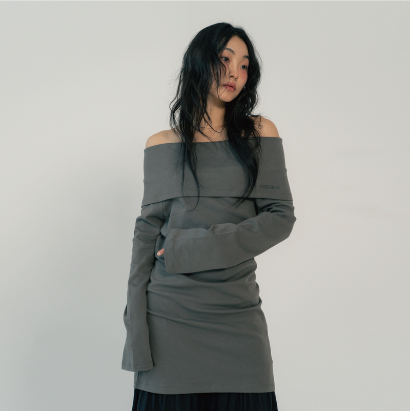 ZIZEMUSEUM（ジゼミュージアム）の「OFF SHOULDER TIED TOP (CHARCOAL)（Tops）」