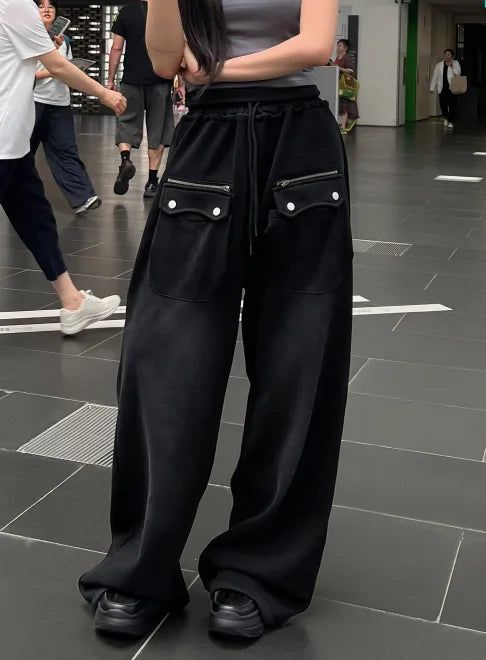 SIAOSIKO（シアオシコ）の「デュアル ユーティリティ ポケット ワイドレッグ デニム（パンツ）」