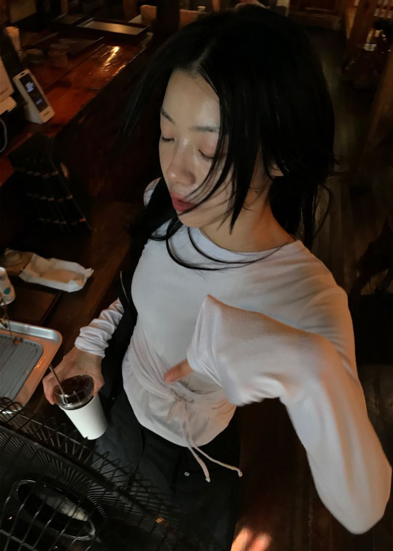 STRING HOLE SHIRRING TEE