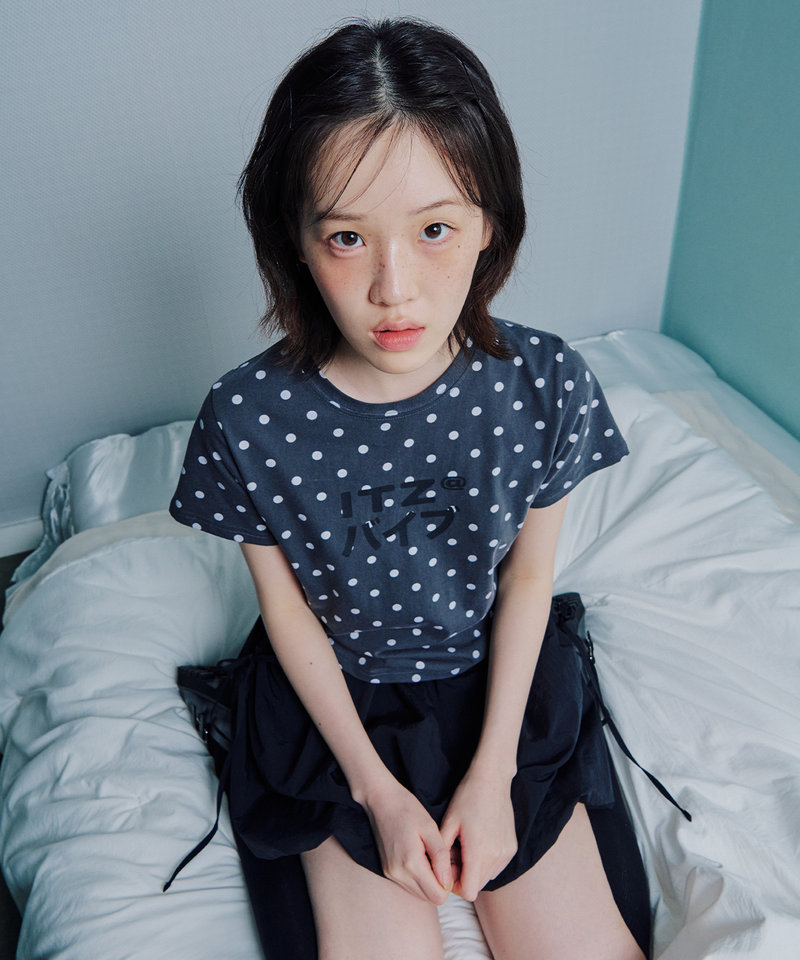 ITZAVIBE（イッザバイブ）の「ドットドット ロゴ Tシャツ（）」