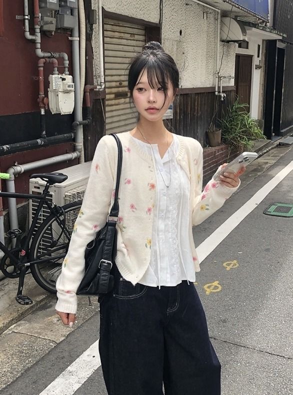 anyonemore（エニーワンモアー）の「Nyoa Flower Button Knit Cardigan（Tops）」