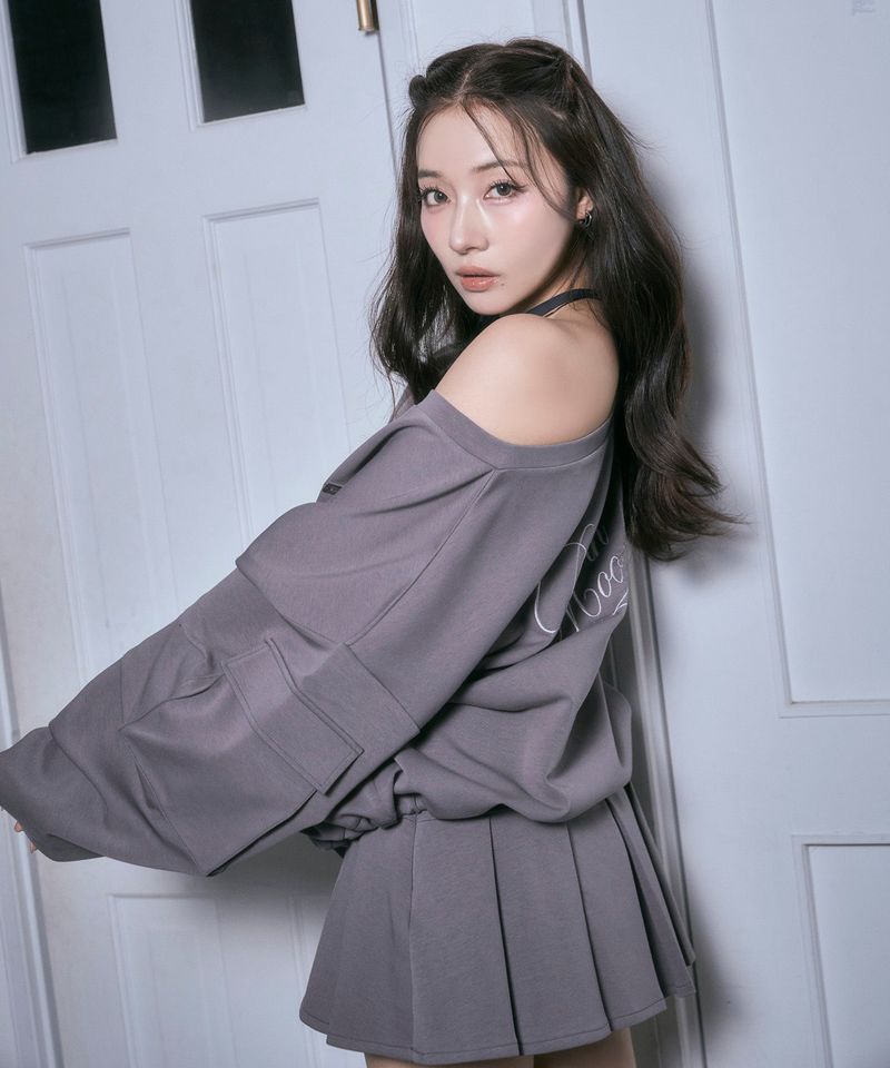 ANDGEEBEE（アンジービー）の「ワンショルジッププルオーバー（Tops）」