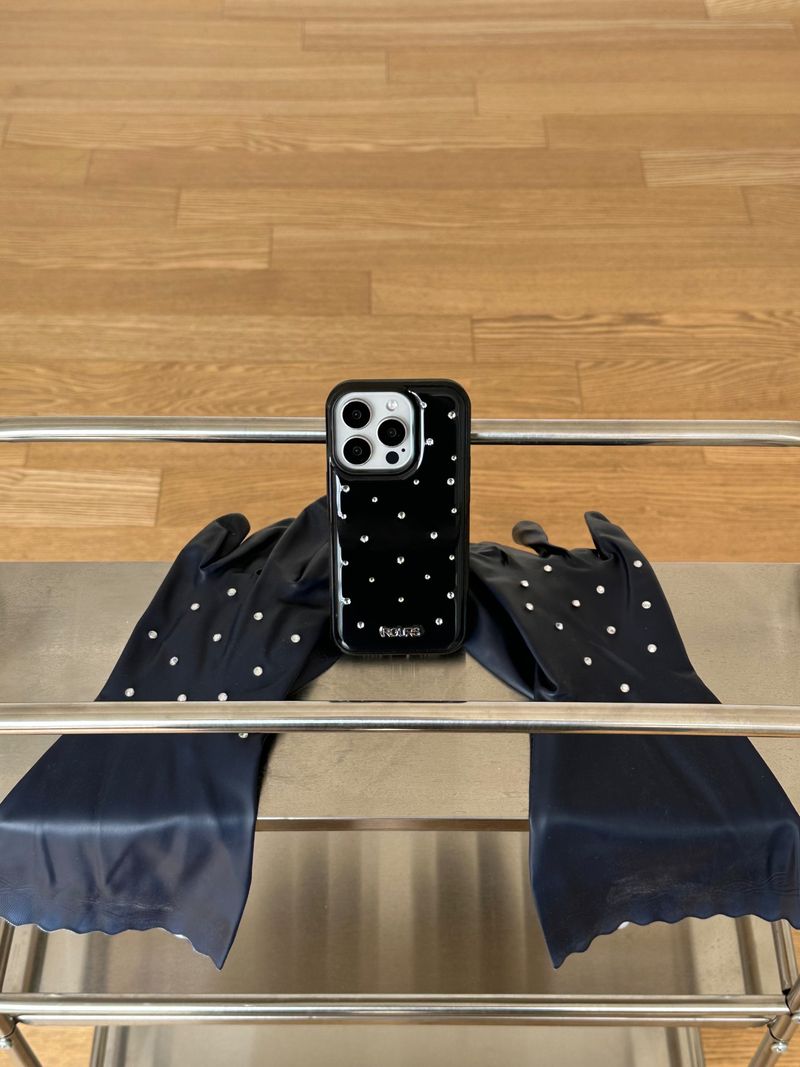 cubic stud case (black)