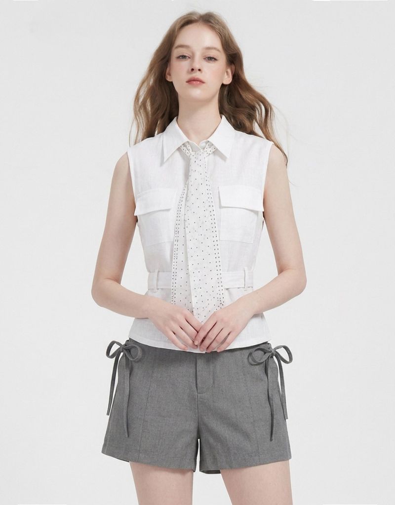 TWEEDY-A（ツウィーディア）の「セリーヌドットスカーフリネンスリーブレスブラウス White（トップス）」