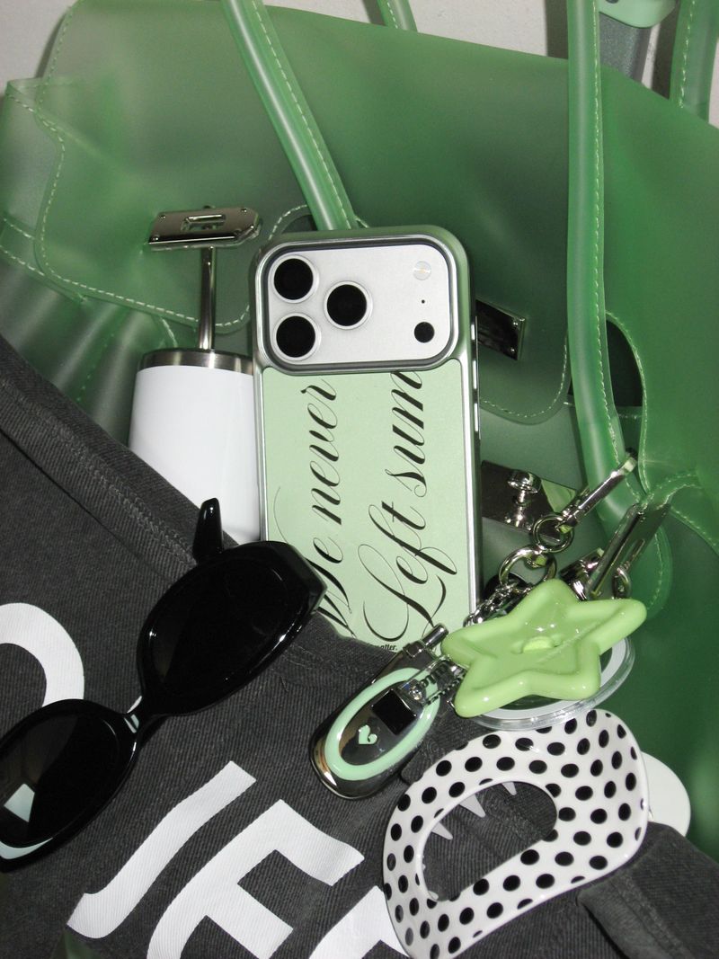 it doesn't matter.（イットダズントマッター）の「We never left summer phone case (Green)（Smartphone Accessories）」