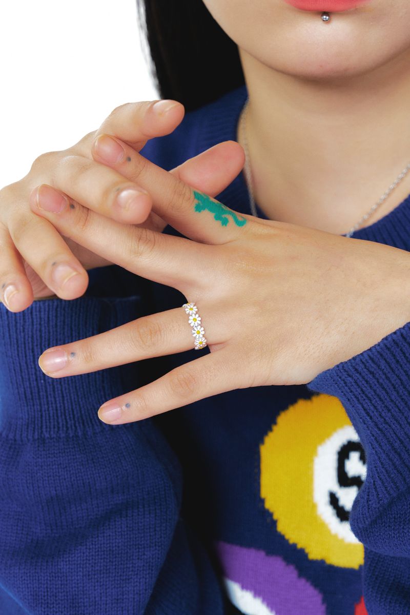 Eggflower ring