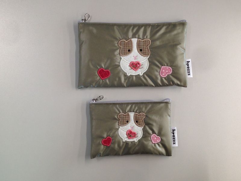 <The Heart-Stealing Guinea> pouch(s,m)