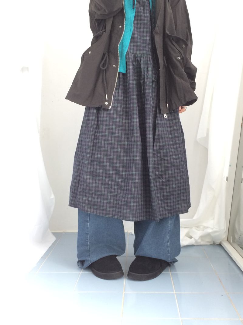 Curved incision balloon pants