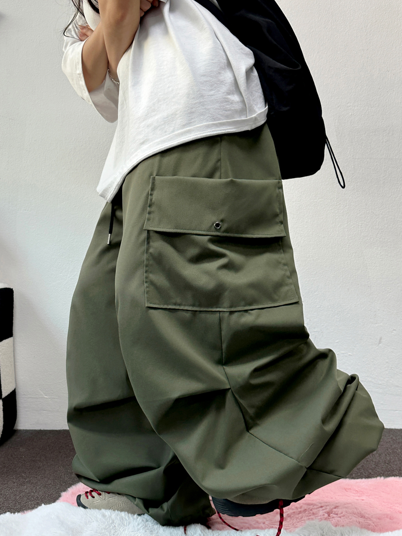 CCORTTI（コルッティ）の「ストリング / コリアン 🤎 パラシュートかーごリベットセミワイドバルーンロングパンツ🤎🖤🩶💚 - 4カラーズ（パンツ）」