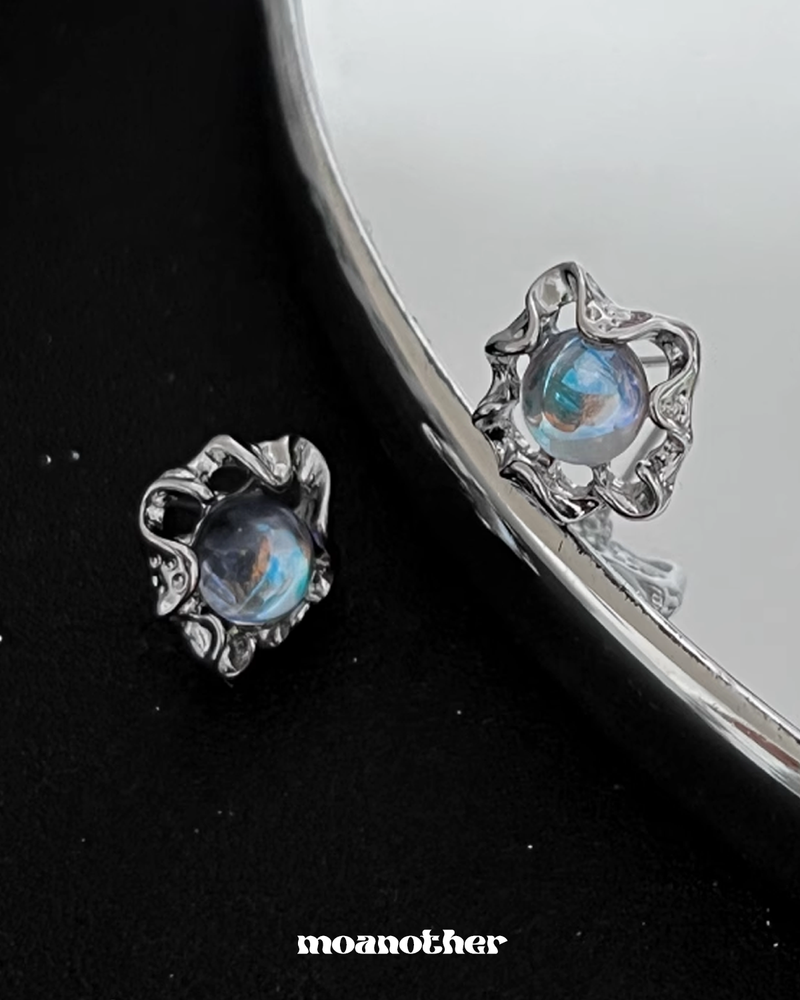[StayC J Pick]WAVE CUBIC EARRING